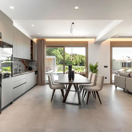 Emerald Estate By Interhome בית נופש אסגורו